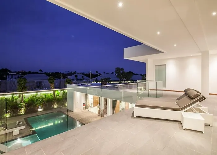 New Brawah 5 Bedroom 200m To Finns Club