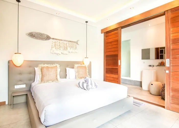 New Brawah 5 Bedroom 200m To Finns Club ヴィラ
