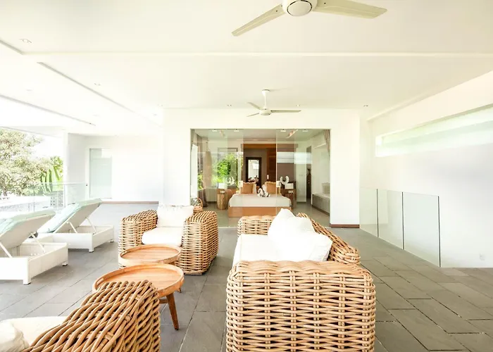 New Brawah 5 Bedroom 200m To Finns Club ヴィラ チャングー