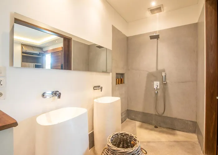 New Brawah 5 Bedroom 200m To Finns Club *