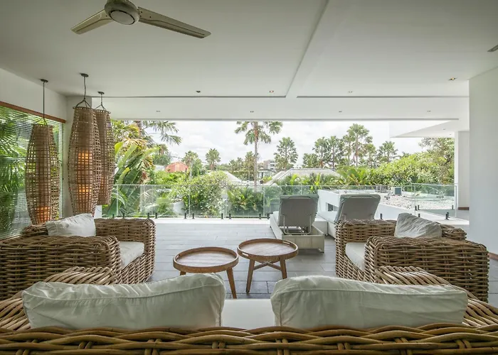 New Brawah 5 Bedroom 200m To Finns Club ヴィラ
