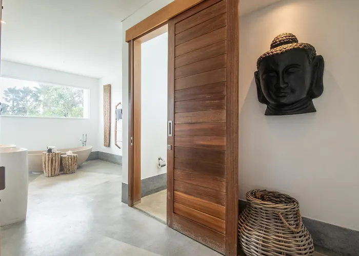 New Brawah 5 Bedroom 200m To Finns Club チャングー
