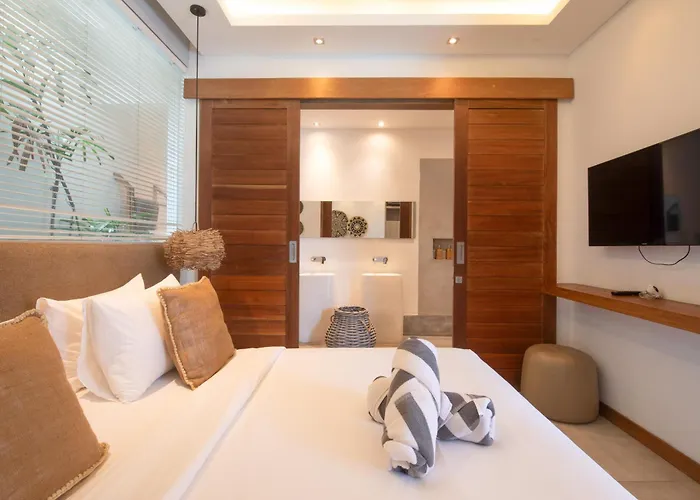 New Brawah 5 Bedroom 200m To Finns Club