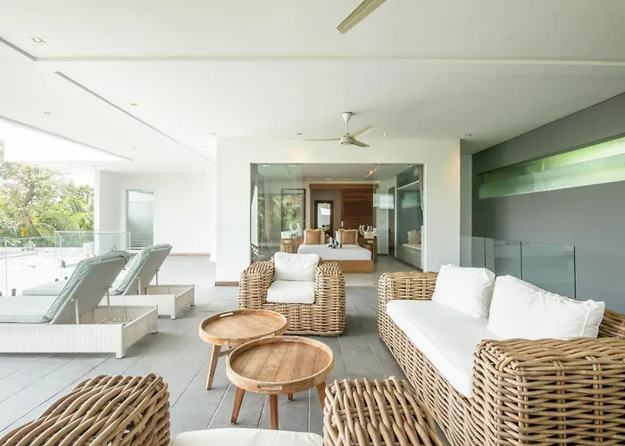 New Brawah 5 Bedroom 200m To Finns Club *