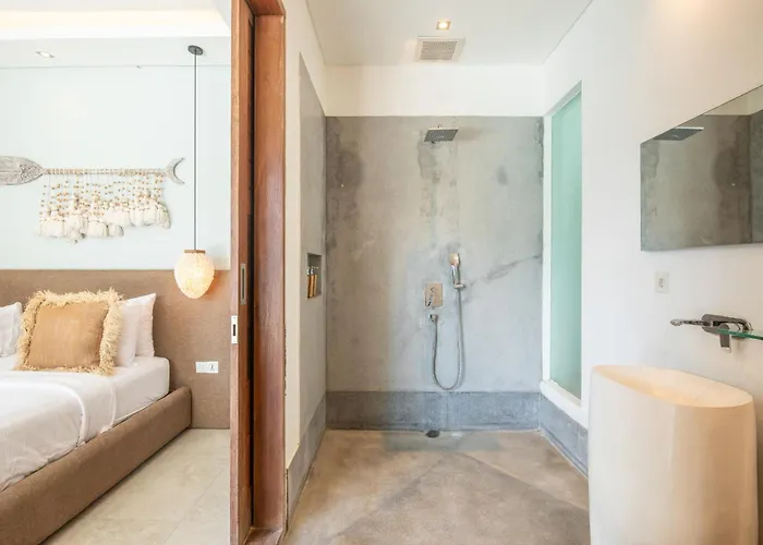 New Brawah 5 Bedroom 200m To Finns Club ヴィラ